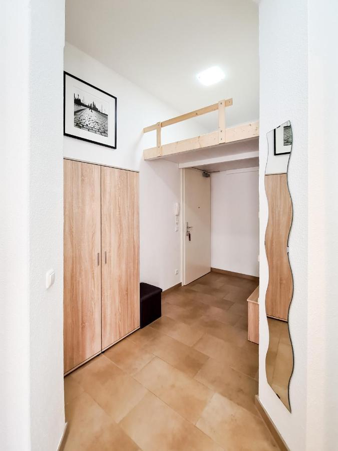 1-Raum-Wohnung Zentral Gelegen Dresda Esterno foto